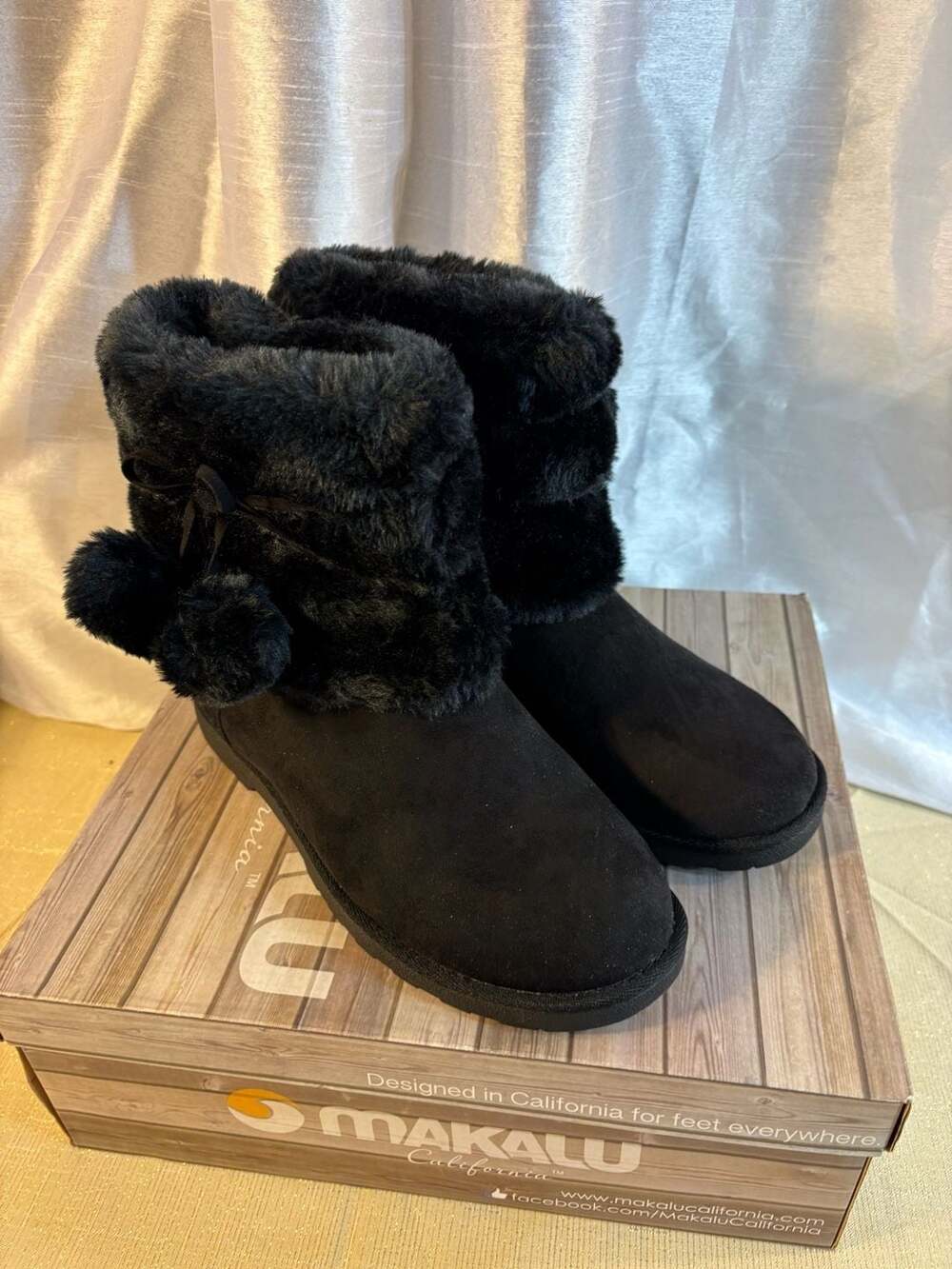 Makalu Fur Pom Pom Boots Size 8.5 Black Faux Suede Winter